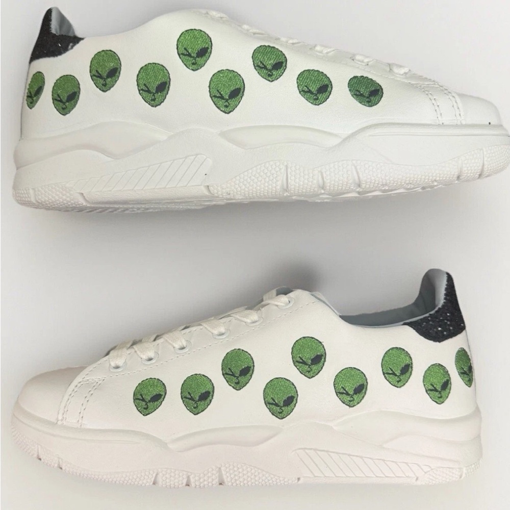 Chiara Ferragni Roger Sneakers in Alien white/green-Size 6 US / 36 IT New in box